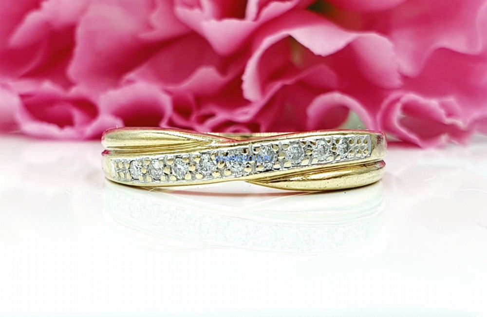 Złoty pierścionek z Diamentami (1057.WS)