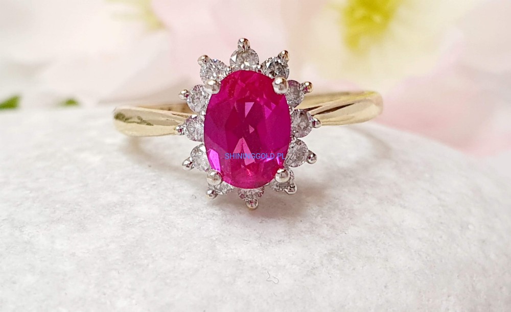 Złoty pierścionek z diamentami (155.P)