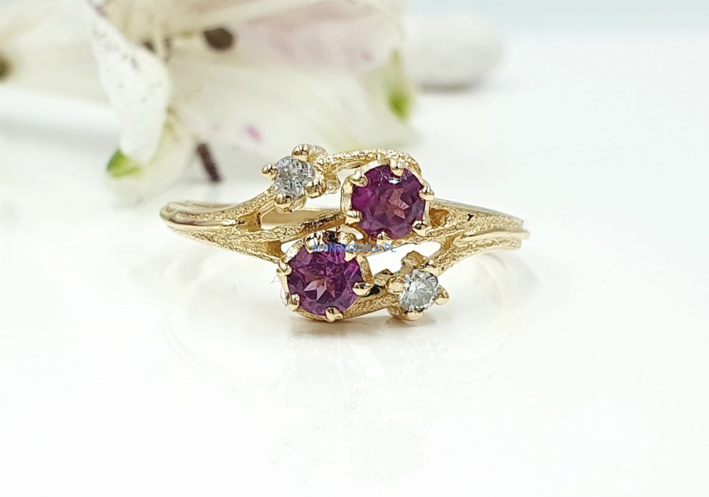 Złoty pierścionek z Rodonitami i Diamentami (1094.P)