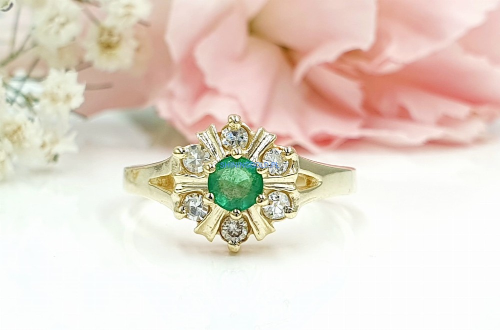 Złoty pierścionek ze Szmaragdem i Diamentami  (1104.WS)