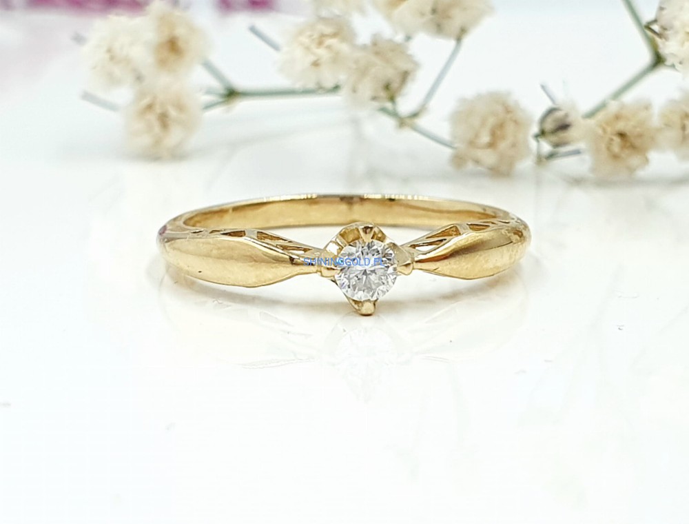 Złoty pierścionek z diamentem (1023WS)