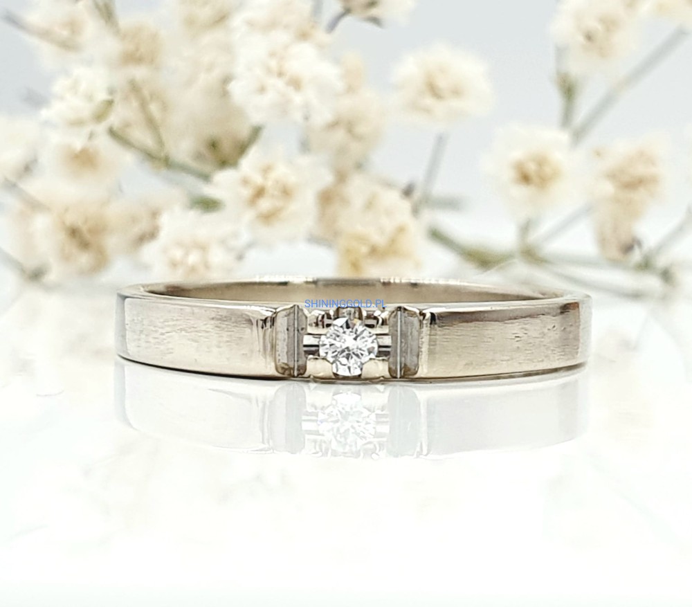 Złoty pierścionek z Diamentem (1042.WS)