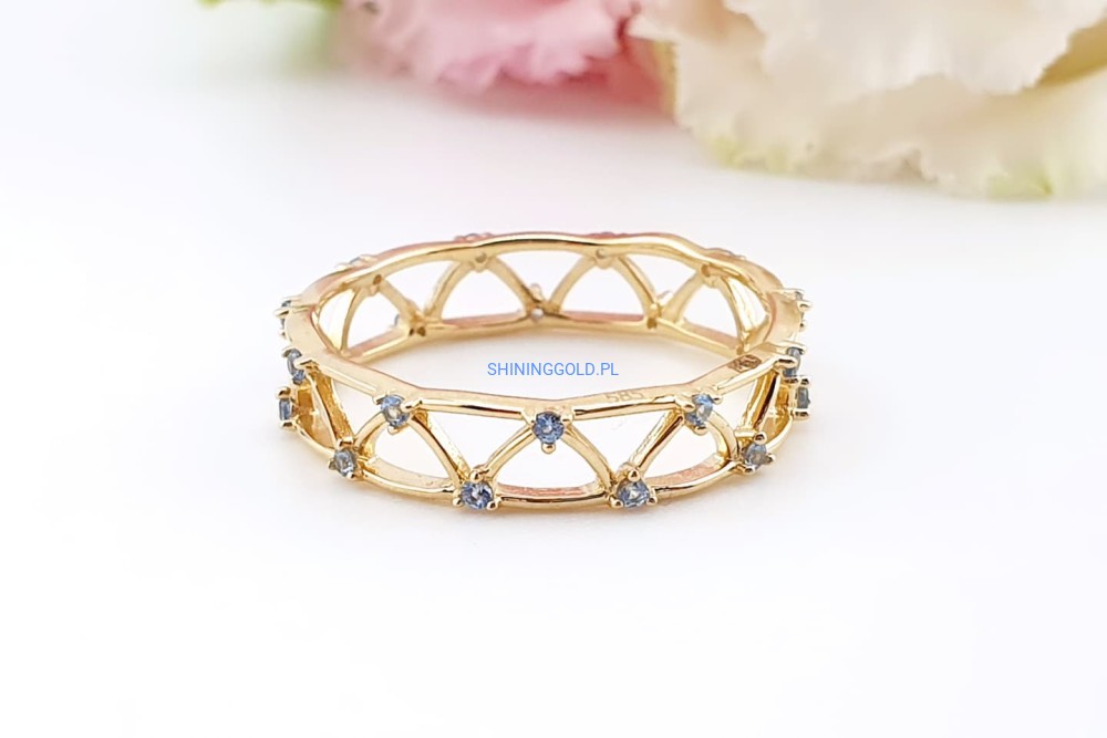 Złoty, nowy pierścionek ażurowy z cyrkoniami (055.ws)