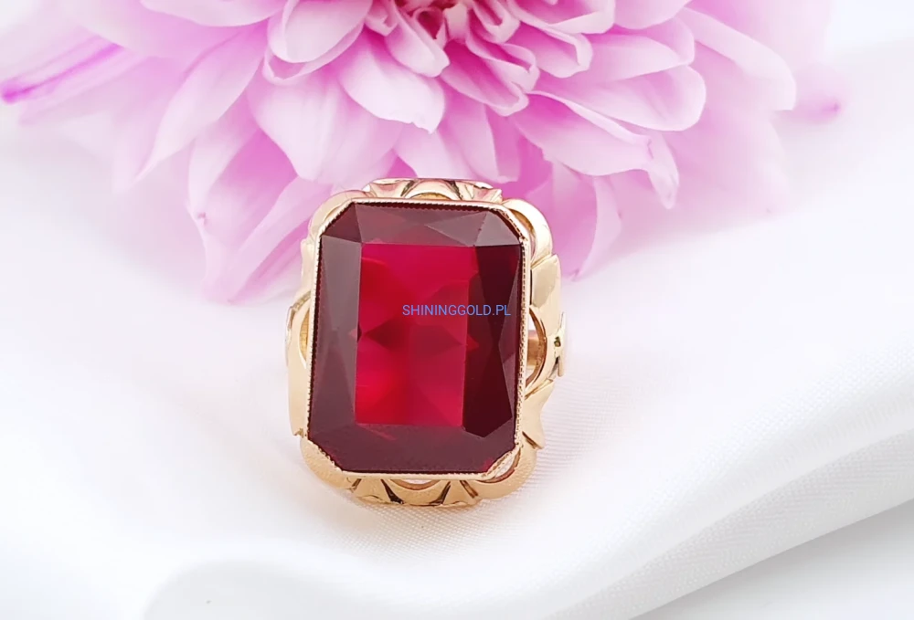 Złoty pierścionek z kamieniem syntetycznym  (033p)