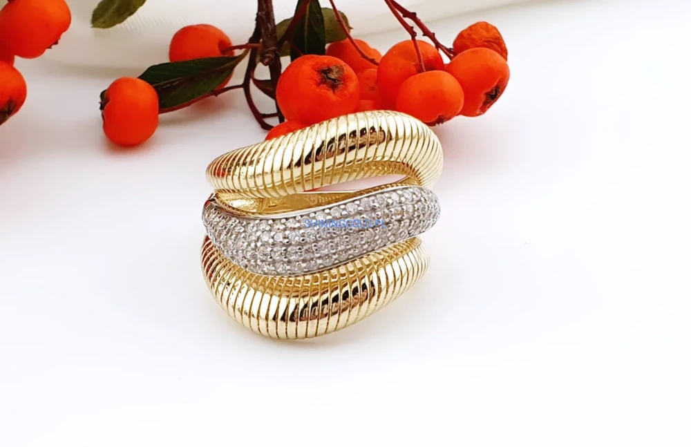 Złoty pierścionek 585 z cyrkoniami (013A)