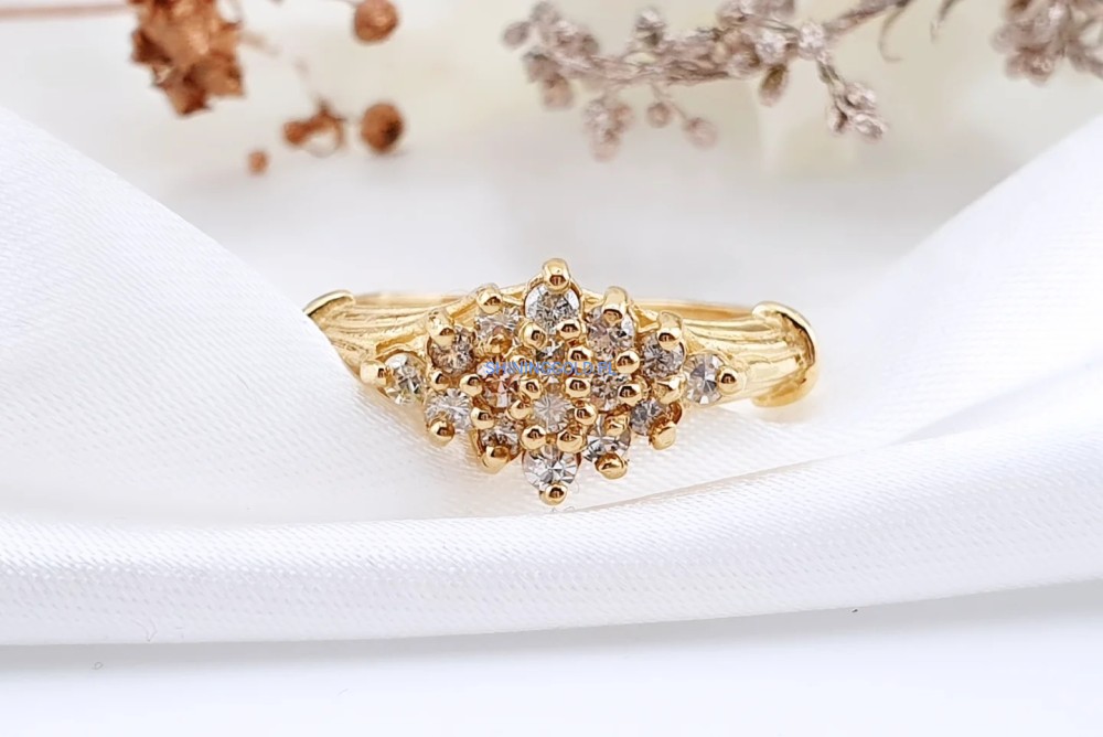 Złoty pierścionek z diamentami (1122.WS)