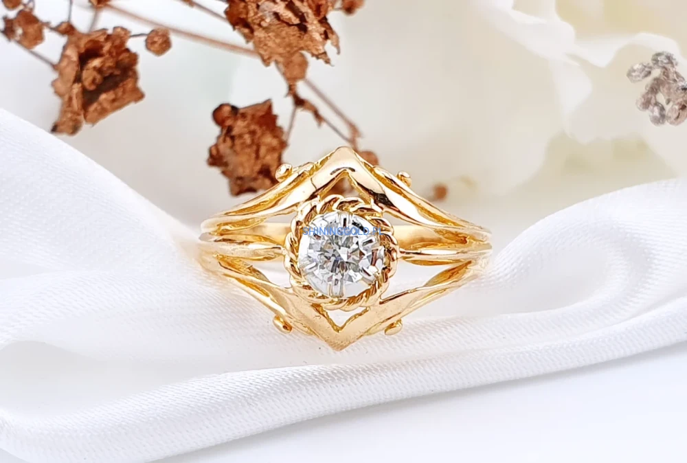 Złoty pierścionek z diamentem (1123WS)