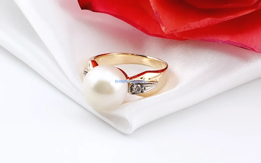 Złoty pierścionek 585 z perłą hodowlaną i diamentami (1128WS)