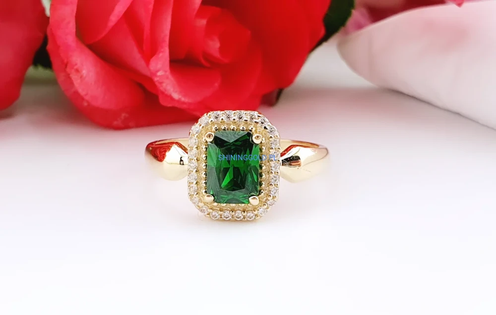 Złoty, nowy pierścionek z zielonym kamieniem i cyrkoniami (027A)