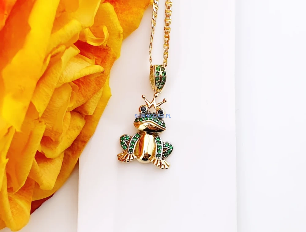 Złota zawieszka żabka z zielonymi cyrkoniami  (301.A)