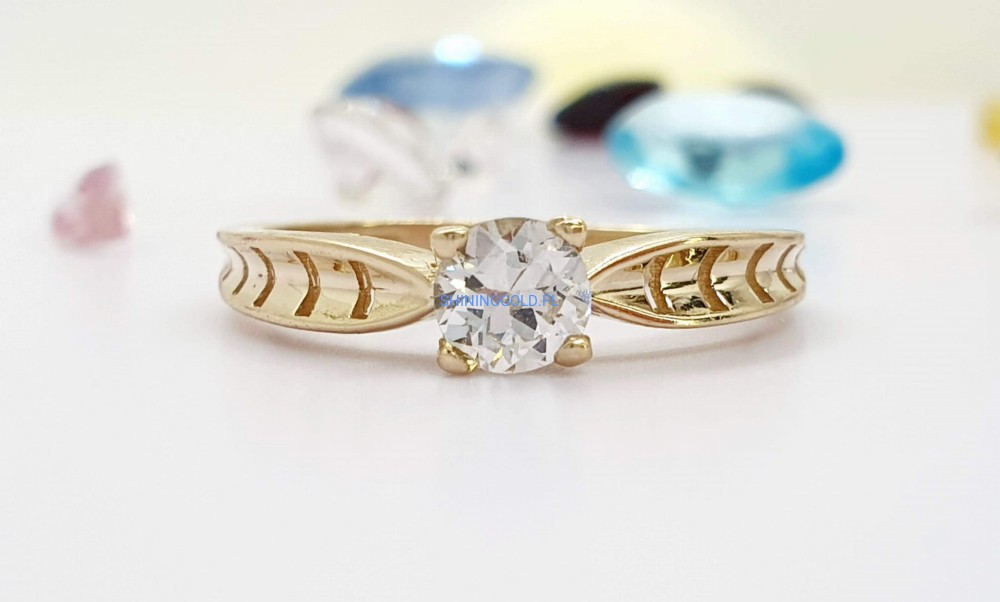 Złoty pierścionek z diamentem (1006)