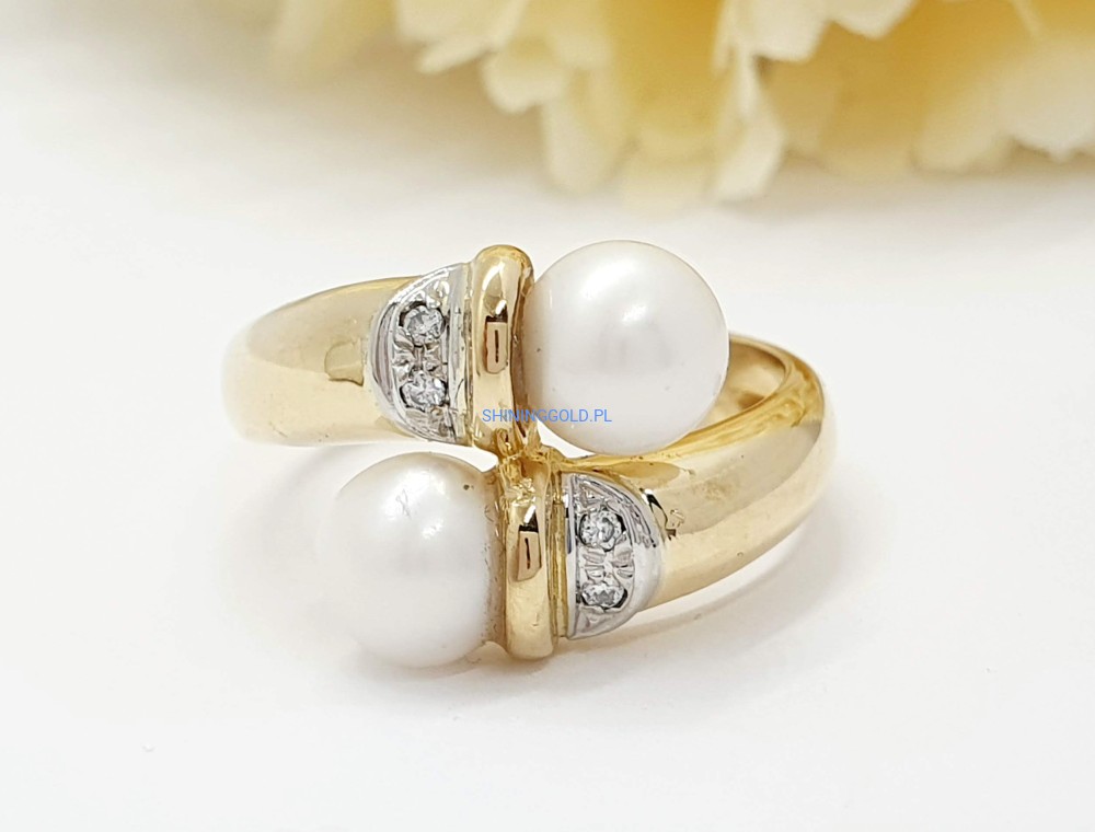 Złoty pierścionek z perłami i diamentami (1015)
