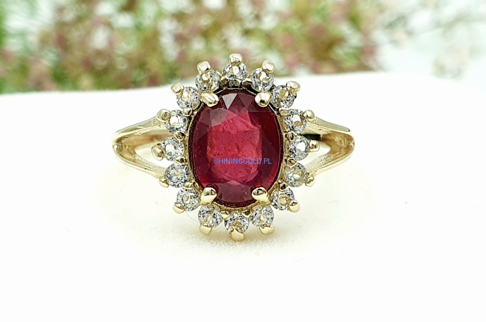 Złoty pierścionek z rubinem (003.A)